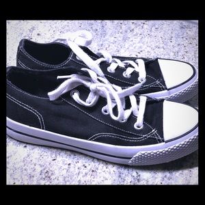 Airwalk canvas sneakers